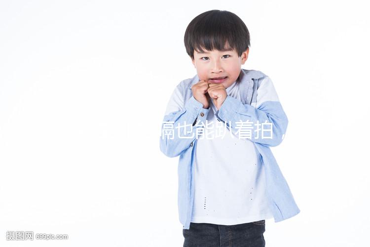 新生兒打嗝也能趴著拍，這幾種的拍嗝方式請收下！